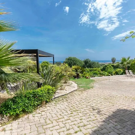 Elegant Mediterranean Villa, Sea View & Garden *