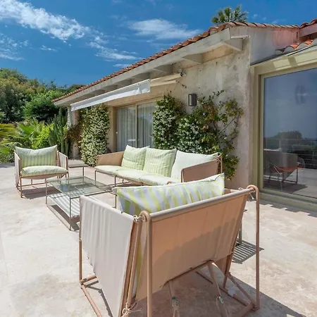 Villa Elegant Mediterranean Villa, Sea View & Garden *