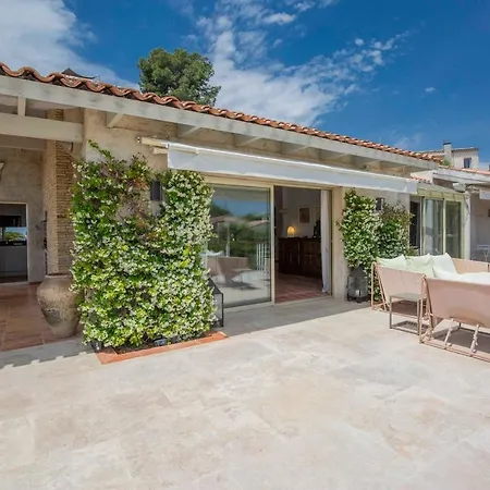 Elegant Mediterranean Villa, Sea View & Garden Villa Antibes