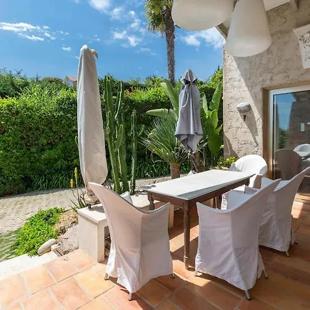 Villa Elegant Mediterranean Villa, Sea View & Garden *