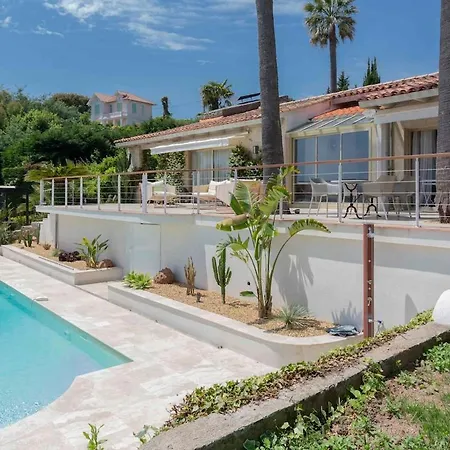 Villa Elegant Mediterranean Villa, Sea View & Garden *