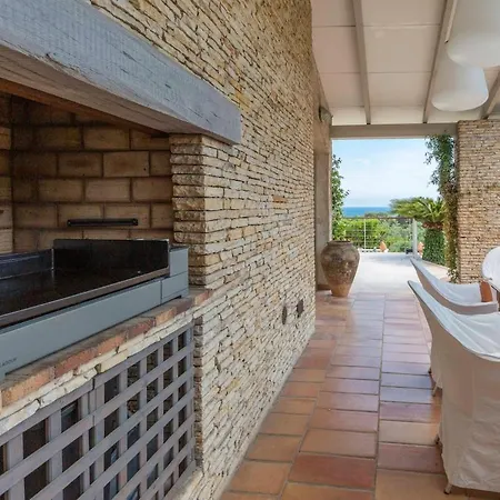 Elegant Mediterranean Villa, Sea View & Garden
