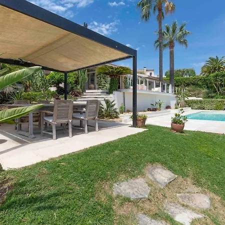Villa Elegant Mediterranean Villa, Sea View & Garden *
